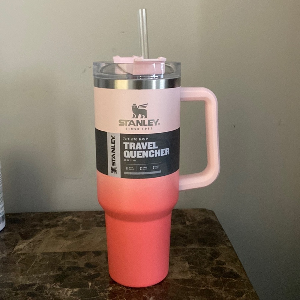 Stanley Travel Quencher Ombré Tumbler Rare Colorway 40oz / NWT 💕
